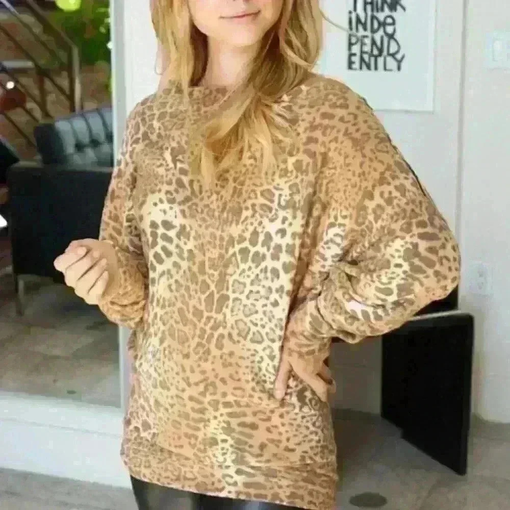 5. Leopard Fleece Top with‎ Zipper Detail